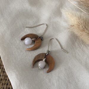 Boucles d'oreilles bois demie lune et pierre fine