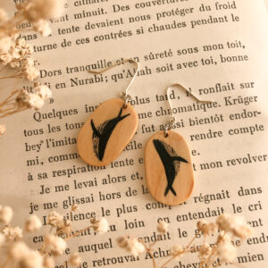 boucles d'oreilles baleine en bois recyclé